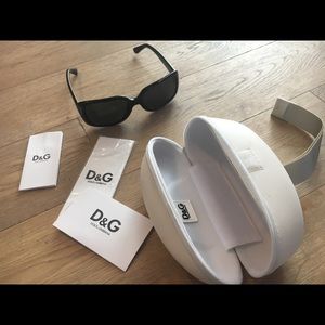 LIKE NEW—D&G DOLCE & GABBANA SUNGLASSES WITH CASE